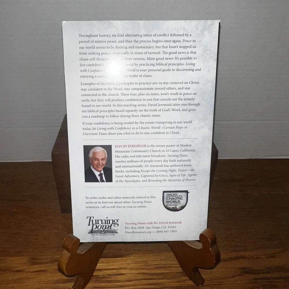 David Jeremiah PB Study Guide - Living with Confidence in a Chaotic World‎